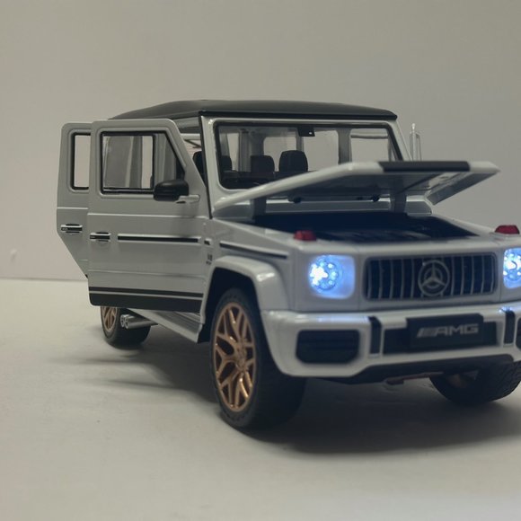 1:18 2015 Mercedes-benz G-Class G63 Diecast TWO Tone White Black With LED Lighs - Picture 6 of 11